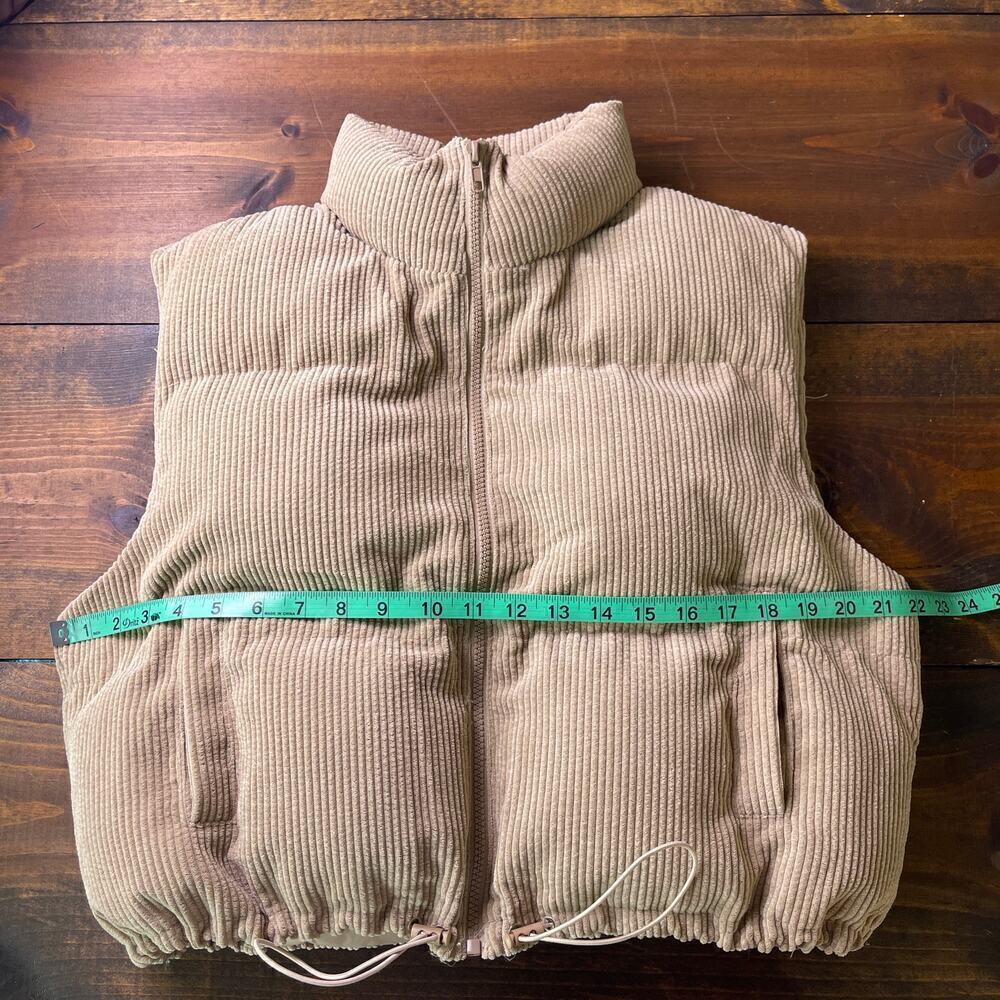 Beivy Boutique Cropped Corduroy Zip Up Putter Vest Latte Beige Womens MEDIUM NWT - Picture 8 of 9